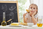 享受早餐小女孩 图片素材下载-儿童幼儿-人物图库-图片素材 - 集图网 www.jituwang.com