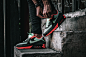 Nike Air Max 90 Essential "Vapor" : Nike unveils its latest iteration of the Air Max 90 Essential, with the "Vapor" colorway. The classic silhouette touts a mint green mesh toe box, tongue and upper, with suede paneling for a premium f