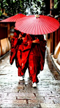 传统的和服打扮的女性在日本<a href="http://www.pinterest.com/GirlGolightly/right-as-rain/" rel="nofollow" target="_blank"> www.pinterest.com ... < / A>
