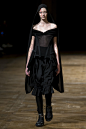 Yohji Yamamoto Spring 2016 Ready-to-Wear Fashion Show : See the complete Yohji Yamamoto Spring 2016 Ready-to-Wear collection.