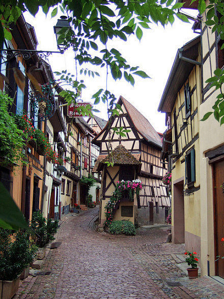 法国一个小镇——Eguisheim，仿佛...