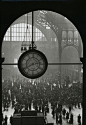 fewthistle:

Penn Station. 1943.
Photographer: Alfred Eisenstaedt
