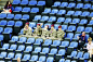 2012年7月29日，体操女团资格赛，士兵坐在空荡荡的看台上。REUTERS/Mike　Blake