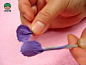 手工制作康乃馨纸花的折法 简单皱纹纸花的制作教程图解