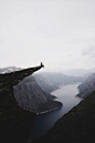 Trolltunga。挪威中南部Hardanger
峡湾Odda小镇 #挪威##国外#