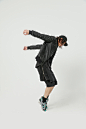 邊界橫越 / REEBOK PUMPFURY 2015 A/W LOOKBOOK 'Traverse the Boundary' : 不是每雙鞋子都能跨越界線，橫越迷幻電音與搖滾，穿過田徑賽道而前進伸展台，擁有無上權限的歲月時光也無法對他造成影響，他跳躍，他跨越，他是 REEBOK PUMPFURY