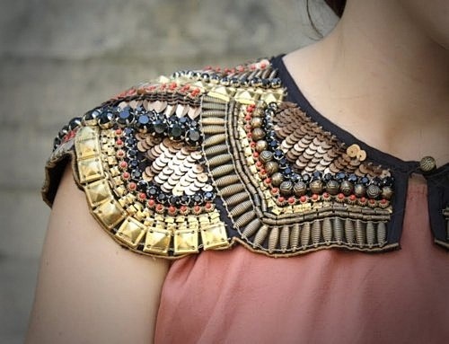 fancy collars、源自 乌拉