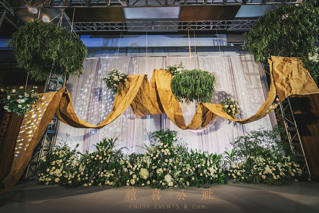 森系婚礼背景墙花艺设计