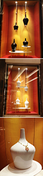 2012/11#宝格丽(BVLGARI)#珠宝首饰橱窗.瓷器的使用，一直与bvl的创意分不开，这季宝格丽邀请了意大利著名设计师Marco Piva 操刀打造全新櫥窗，以瓷器作为设计概念，利用瓷器展現古典之美，更突出了Bvlgari珠宝的华贵精美。@BVLGARI宝格丽#橱窗#