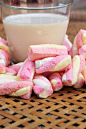 棉花软糖,清新,牛奶,粉色,垂直画幅,无人,饮料,小吃,特写,甜点心
