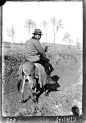 1930年，山东龙山城子崖遗址，李济骑驴漫游
