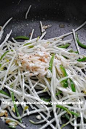 如何做虾皮银芽的做法（素菜