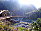 太鲁阁TAROKO，位于立雾溪的下游，靠近中横公路的入口处。太鲁阁是台湾东部山区最著名的风景胜地。太鲁阁也是原住民的语言，意思是“伟大的山脉”。由于地壳的隆起作用几立雾溪河水不断的侵蚀切割，使得大理石岩层外露，因而形成陡峭的太鲁阁景观，主要分布在长春祠、燕子口几九曲洞一带。如果说台湾是美丽的宝岛，那么太鲁阁峡谷则是美上加美的奇景。太鲁阁公园位于台湾中东部，横跨花莲、台中、南投三县，包括太鲁阁峡谷、立雾溪流域、中横公路沿线风景、和部分临海的苏花公路景观。它的全部面积为9.3万多公顷，在台湾的五个公园中，仅次