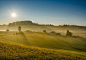 斯洛文尼亚摄影师Peter Zajfrid。他用照片记录下这个欧洲中部国家的早晨。薄雾浮上湖泊飘过田野落于山间，被阳光刺破被微风摇曳被草叶捧上头顶。大约这就是欧式田园风光了吧。