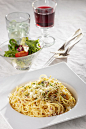 spaghetti carbonara on a plate