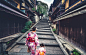 京都、日本文化旅行-京都の旧市街の東山地区を歩いて伝統的な和服を着てアジアの旅人。 - kimono ストックフォトと画像