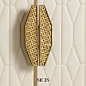 The structure of Door Pulls is made with aluminium decorated wth tiny mosaic in gold and platinum.