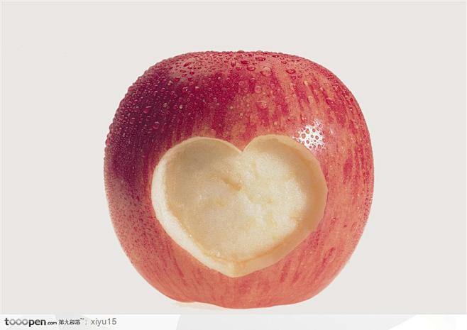 刻着爱心心形的苹果图片素材，创意心形桌面...
