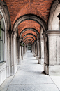 古典欧式建筑走廊高清摄影图片
