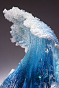 夫妻档艺术家 Paul DeSomma 和 Marsha Blaker 的玻璃雕塑作品，晶莹剔透并充满动感的海浪～
