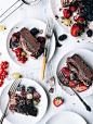 Chocolate-Meringue-Cake-with-Fresh-Berries#巧克力#