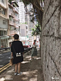 组图：这哪里像是37岁了？高圆圆最新街拍随便一站就是画 : 高圆圆曝光一组最新街拍，她行走在香港的大街小巷，身穿白色衬衫搭配绿色碎花裙，清新随性，随便一站随手一拍都是一副画啊。