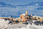 意大利皮埃蒙特Castiglione Falletto4-Small-town-of-Castiglione-Falletto-on-hill-covered-with-snow-in-Piedmont.jpg