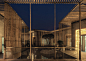 [竹庭院茶馆] 如果茶是一种艺术和建筑是生活的一种方式，那么这座“浮”在水上的竹庭院茶馆，是两个世界的画像，位于中国扬州，由事务所HWCD 联营公司设计。方形体量的主体房间由灯都嵌入门框，提供了一个泛着灰色的砖结构，其中由竹构的走廊产生“有趣的深度”和视觉效果“竹墙”创造了一种若隐若现的空间围合体，连接并自然形成一个内向的水院，晚上茶馆里用补光灯，照亮周围的环境，用最简单的形式说明了建筑与自然的和谐相融。