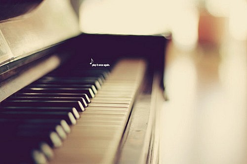 生活就像一架钢琴：白键是快乐，黑键是悲伤...