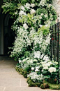 白教堂花拱-M＆J摄影|摄影  优雅的伦敦婚礼|  白色和绿色的花香