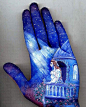 俄罗斯音乐家、画家Svetlana Kolosova，她用自己的手掌为画布，在方寸之间为我们展示出了非常奇幻的场景