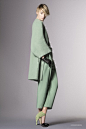 Giorgio Armani Pre-Fall 2014 Lookbook

  
  
  
2014早秋系列，Giorgio Armani延续了一贯的利落剪裁，通过简洁的线条，打造出略带中性的法式优雅，黑白灰辅以些许亮色，沉稳得体，当然GA老先生的眼光也一如往常般挑剔，不生就修长匀称的身体，很难穿出这样含蓄的气势。

(22张)