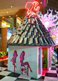 2011香港铜锣湾的时代广场以「芭比的圣诞派对」为主题的诞饰装饰