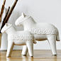 现代简约陶瓷摆件摆设 蕾丝边的纯白小马驹