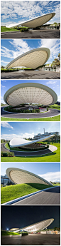 Organic forms kiosk design, from the German design firm Graft and its partners  This high-tech kiosks in Wolfsburg, Germany, curve shape, the angle of tilt, car from rain and direct sunlight, while allowing enough daylight to avoid costly and unnecessary 