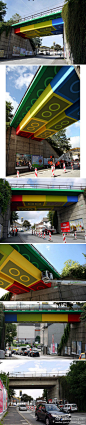 Megx把一条德国普通的老立交桥变成巨大的乐高积木！这250平方米的桥从一无所有变成令人眼前一亮的涂鸦，是Megx经过四周得出的杰作，注意，这可是合法的并且获赞助的！