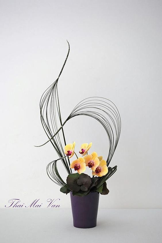 Ikebana leaf manipul...