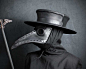 Plague Doctor （欧洲黑死病时期被聘请来识别和隔离病人的医生） 瘟疫医生面具，鸟嘴状尖喙以特殊的药用香气植物和香料充填，用以掩盖死亡的气味，眼部设置红色玻璃目镜保护眼睛，它被认为使配戴者不受邪恶所害。