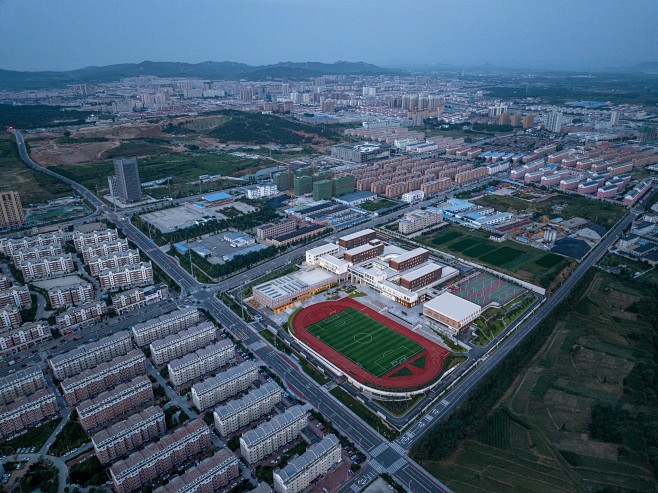 文登经济开发区初级中学

学校场地竖向为...