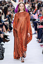 2020年Valentino春夏高级成衣发布秀_华伦天奴巴黎时装周图片