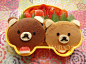“轻松熊”是日本卡通品牌公司San-X推出的卡通人物，由于造型简单又够可爱，许多美食达人都会借用它的造型，制作好玩的“熊料理”来传递快乐正能量。一秒令心情变超好的“轻松熊”造型可爱料理