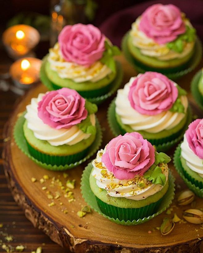 Pistachio cupcakes c...