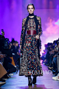 炫丽多姿的部落风采！艾莉·萨博 (Elie Saab) 2018秋冬女装秀，海报网带你亲临2018秋冬巴黎时装周