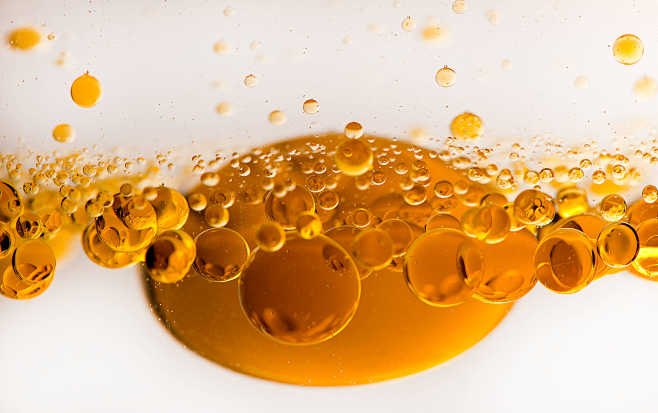 Gold bubbles by Esca...