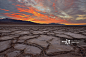 Cottonball Basin polygons at sunrise, Death Valley National Park, California, USA_创意图片