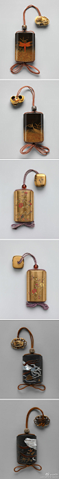 日本蒔绘#印笼#件件小巧玲珑，精致无比。最先源于中国，顾名思义就是放印章印泥的容器。传至日本江户时代成为武士系在腰上不离身的装饰品，代替没有口袋的日本传统和服的袋子。一般分成几格，由“根付、纽、印笼”组成，内盛药片，药粉。用途有点类似中国的鼻烟壶哦。