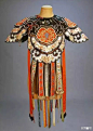 中国古代女性服饰肩上的装饰品，晔如雨后云霞映日，晴空彩虹，故称之为云肩。 