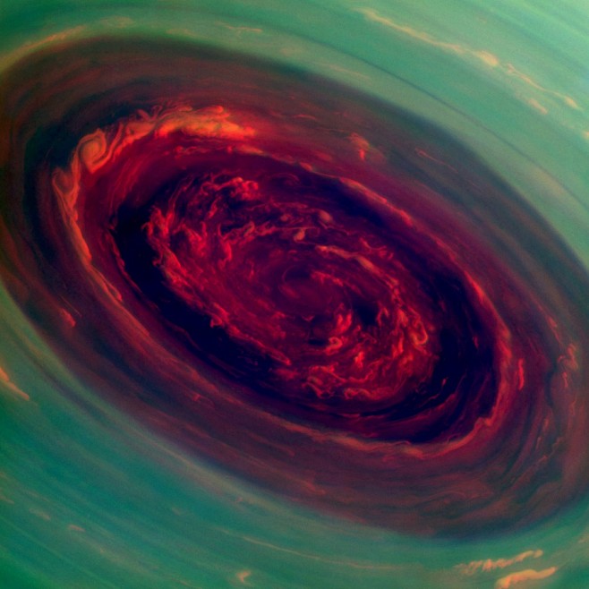 Saturn Hurricane
土星的...