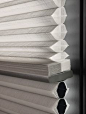 LUXAFLEX | Duette® Shades - Perfecte regeling van warmte en licht, het hele jaar door -Vooruitstrevend design met energiebesparende technologie – subtiele geluidsdemping. Vochtwerende materialen, een comfortabele bediening en speciale oplossingen voor ron