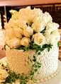 清新素雅的婚礼蛋糕，也代表了纯洁爱情是如此的圣洁！